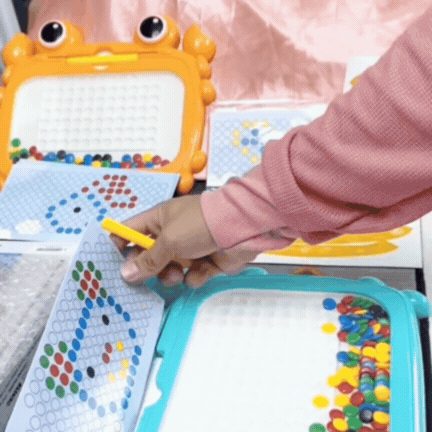 Jucărie Educațională Mozaic Magnetic cu Biluțe Colorate și Stilou