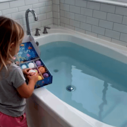 MagicBath Surprise™ – Set 12 Bombe Efervescente de Baie pentru Copii cu Jucării Surpriză